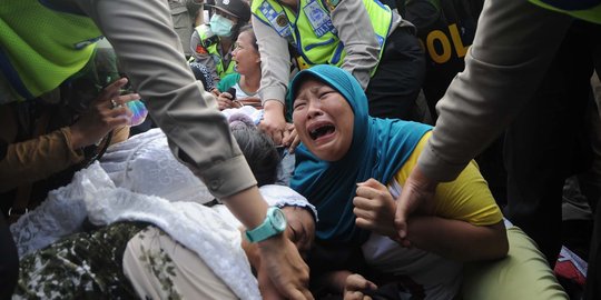 Tangisan histeris ibu-ibu warnai penggusuran Pasar Ikan