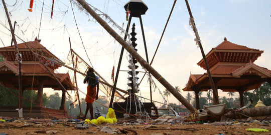 Adu gengsi kembang api, kuil di India meledak tewaskan 106 orang
