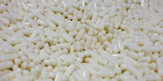 Petugas tangkap WN Kanada pemesan multivitamin mengandung ganja