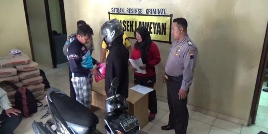 Siswa SMA di Solo curi helm buat bayar SPP