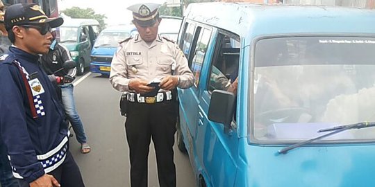 Polisi di Depok razia sopir angkot usai perampokan pedagang ayam