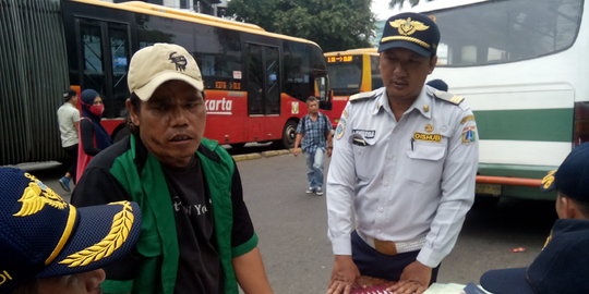 Alasan sopir ogah turunkan tarif, setoran tetap & tak ada kembalian