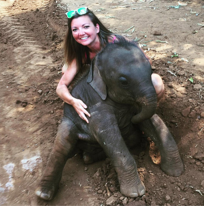 nampuu bayi gajah di patara elephant farm thailand