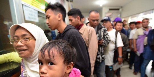 Tiket kereta api tujuan mudik lebaran habis terjual