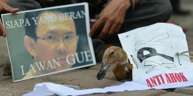 dan ahok nasdem Demo Sumber korupsi ©2016 RS lahan Luthfi Merdeka.com/Muhammad Waras.