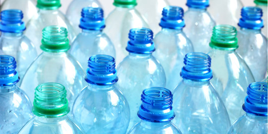 Alasan lingkungan, minuman kemasan botol plastik bakal kena cukai