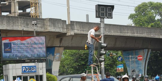 Bundaran Senayan macet, setiap lampu merah kini ditambah 20 detik