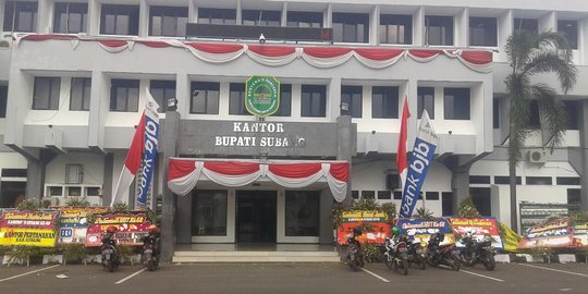 Bupati Subang dan 3 tersangka suap resmi ditahan KPK