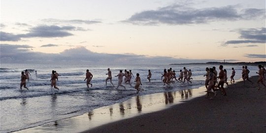 Berenang pakai bikini di Aceh, dua turis Jerman ditegur