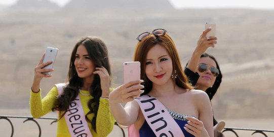 Intip kecantikan kontestan Miss ECO Universe saat berselfie ria