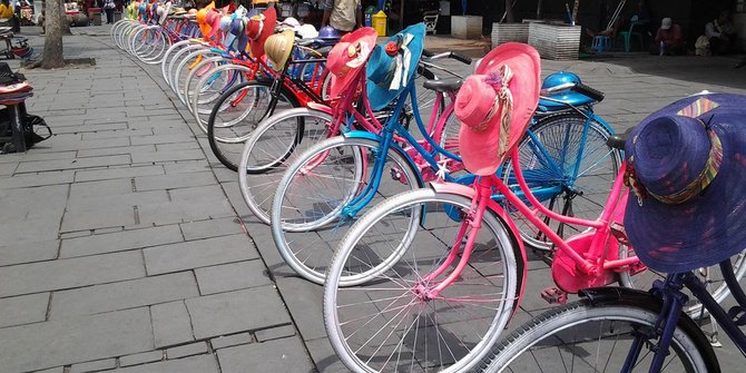 Berwisata dengan sepeda  sepeda  cantik di Kota Tua  