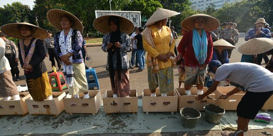 Warga Rembang protes pendirian pabrik semen sejak 2014