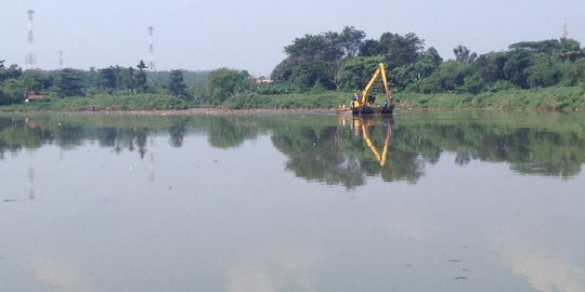 Cegah banjir, Pemkot Depok keruk Setu Pengarengan