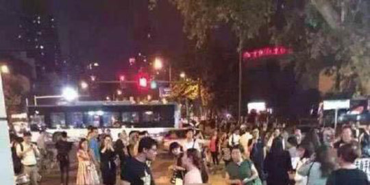 dibelikan pacar iphone 6s wanita ini bugil di jalan rev2