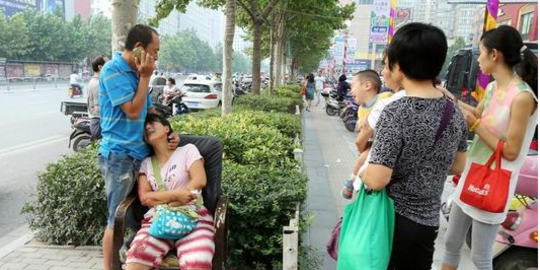 main ponsel anak 2 tahun tewas tertabrak mobil rev2