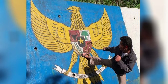 Tendang Lambang Garuda Pancasila Pemuda Tobasa Ditangkap Polisi Gambar