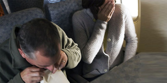 10 tipe penumpang paling menjengkelkan di kendaraan umum