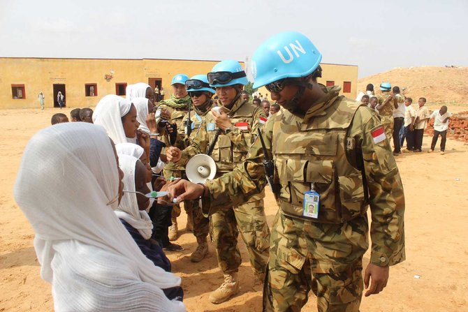 pasukan garuda kunjungi sekolah di darfur