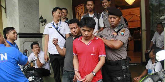 Razia indekos mewah Surabaya, pasangan mesum dan pemadat dibekuk