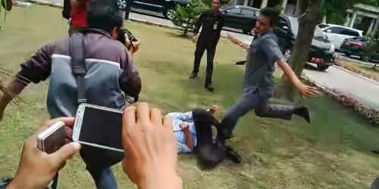 Arogansi PNS Pemprov Riau aniaya mahasiswa saat unjuk rasa