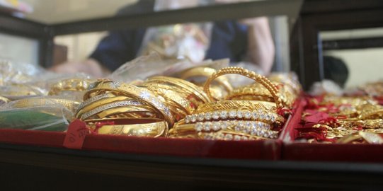 Dua wanita pencuri emas 50 gram dibekuk 1 jam usai beraksi