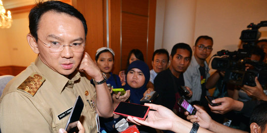 Ahok 'teror' lurah dan camat lewat Qlue