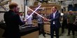 Pangeran William dan Harry kunjungi studio pembuatan film Star Wars