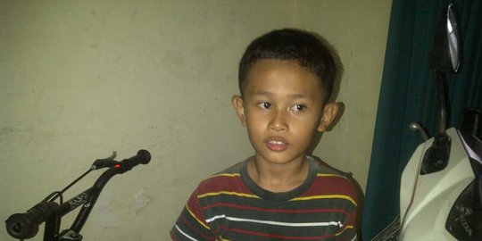 dengan tiduran dan batu