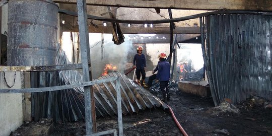 Pabrik plastik di Sidoarjo terbakar, dua karyawan tewas
