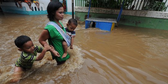 Hujan deras malam hari, wilayah Jati Padang hingga kini masih banjir