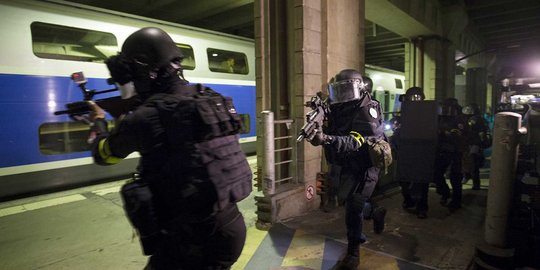 Aksi pasukan khusus Prancis amankan stasiun dari teror bom
