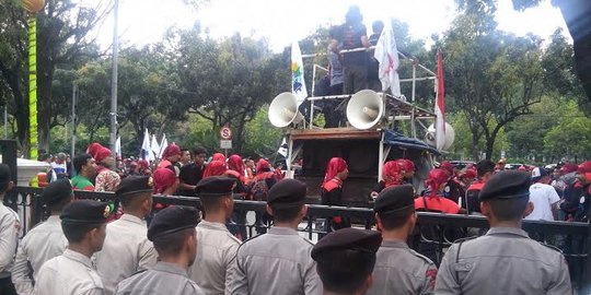 Giliran buruh dan mahasiswa geruduk kantor Ahok, tolak reklamasi