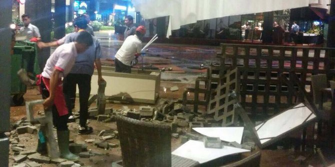 jasa raharja plafon di pengunjung Mall timpa AEON ambruk Plafon Tangerang