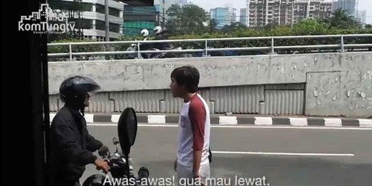 video candid adang pemotor lawan arah rev1