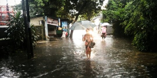 Diguyur hujan sejak dini hari, Jakarta dikepung banjir