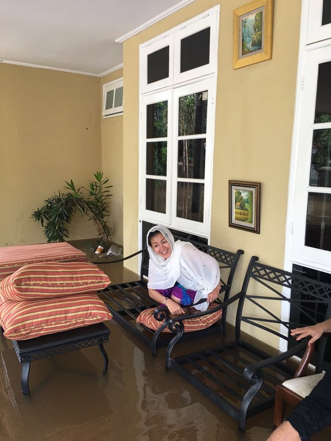 rumah wanita emas kebanjiran