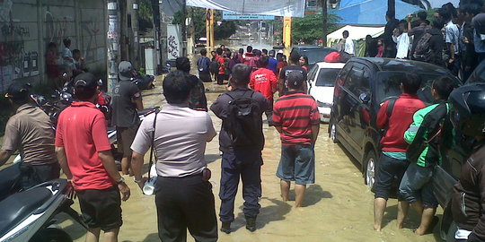 Ketinggian banjir di Jatiasih Bekasi sudah mencapai 4 meter