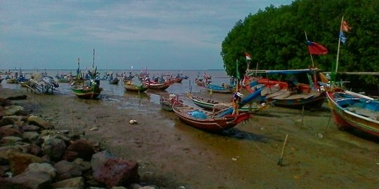 Jaring dan perahu nelayan di Serang rusak akibat penambangan pasir