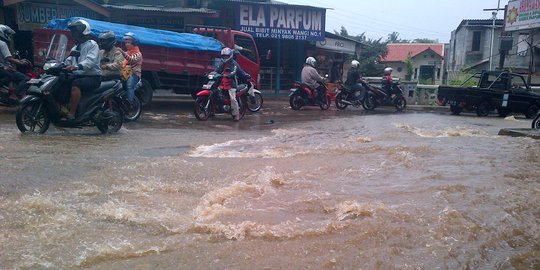 Jakarta terendam banjir, Ahok bela PPSU sudah bekerja baik