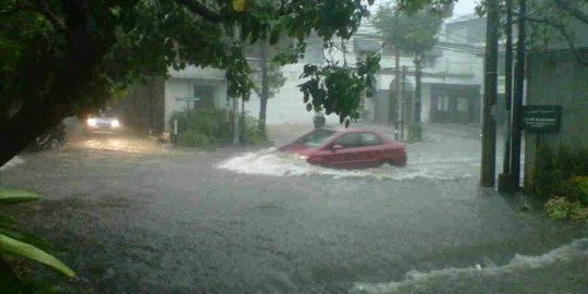 Selalu banjir, Kemang mau dibeli Ahok buat jadi daerah resapan air