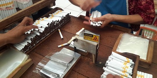 Teknologi mesin bisa mematikan pabrik rokok kretek tangan