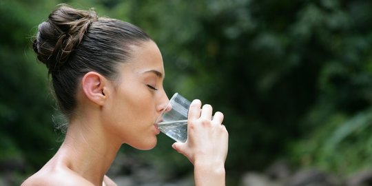 Stop minum air berisiko terkena serangan jantung dan penyusutan otak