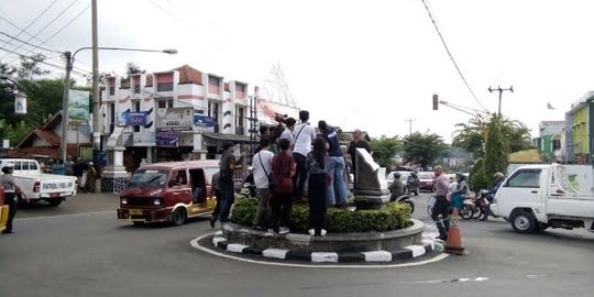 Patung semar di Purwakarta roboh, bikin geger warga