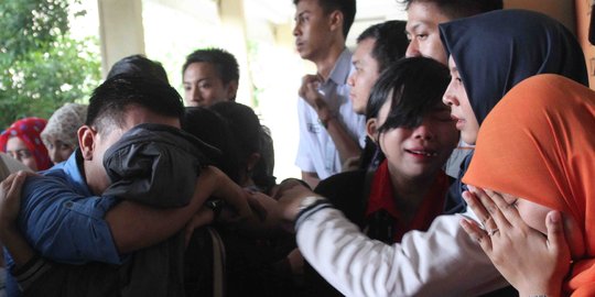 Jenazah dua mahasiswa Unibraw yang tenggelam disambut isak tangis