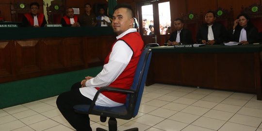 Sensasi Bang Ipul di sidang perdana kasus pencabulan