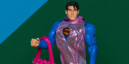 Beginilah jadinya ketika superhero pakai perlengkapan Barbie