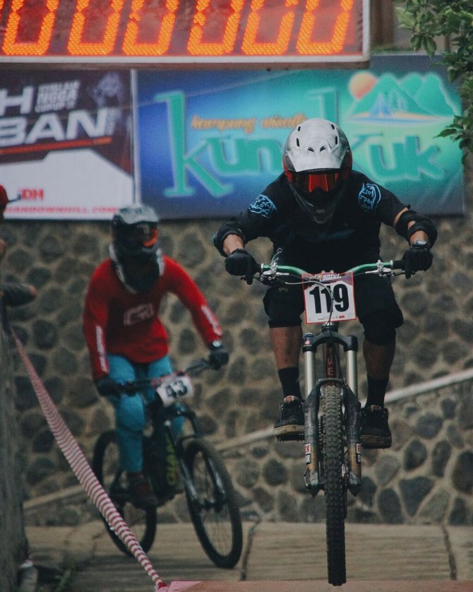 urban downhill di kampung wisata kungkuk batu