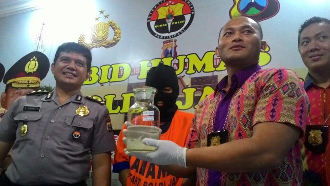 polisi tangkap penyelundup benih lobster