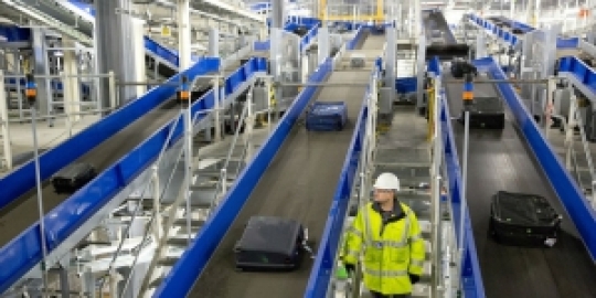 Ini yang Terjadi Pada Koper Saat di Ruang Bagasi Bandara