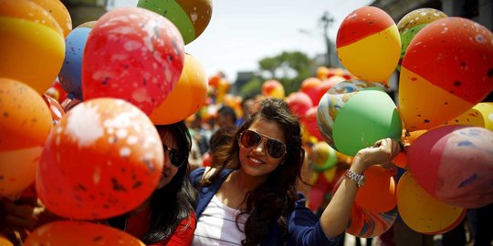 Mengenang setahun gempa Nepal, warga lepas ribuan balon ke angkasa